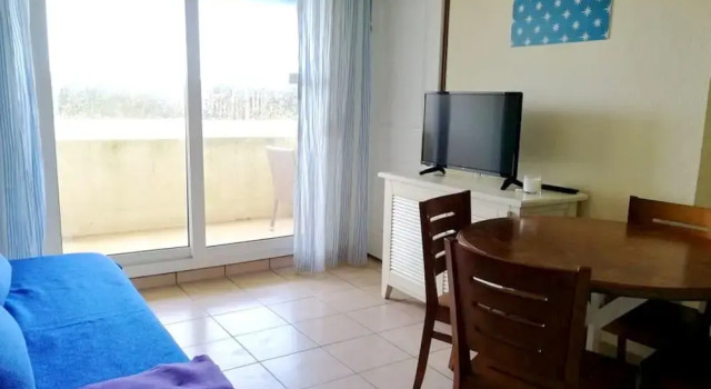 Apartment With one Bedroom in Lacanau, With Shared Pool and Furnished Terrace - 20 m From the Beach, Prenota Appartamento Hotel a Aquitania con parcheggio, Parcheggio