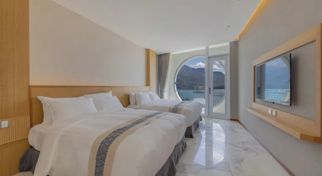Четырёхместный семейный номер Standard с видом на озеро Sun Moon Lake Apollo Resort Hotel