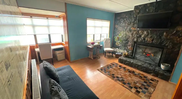 Incredible Downtown Duplex with Interior Backyard, Prenota Hotel Hotel a Los Lagos con parcheggio, Parcheggio