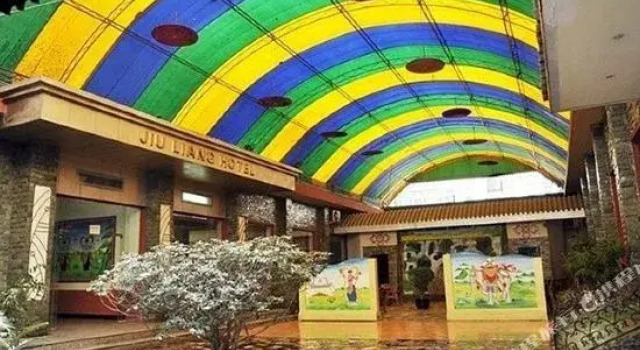 九寨沟九粮宾馆, Prenota Hotel Ngawa Cina