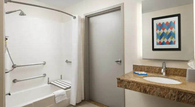 Двухместный номер Standard Holiday Inn Express Hotel & Suites Belmont by IHG