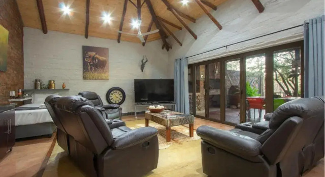Kruger Wild Dog Inn House 1, Забронировать Отель Отели Барбертон с бассейном, Бассейн