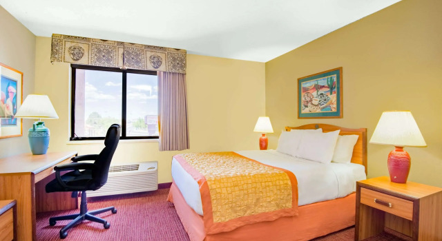 Hawthorn Suites by Wyndham Albuquerque, Rezerwuj Hotel Hotele w Albuquerque z parkingiem, Parking