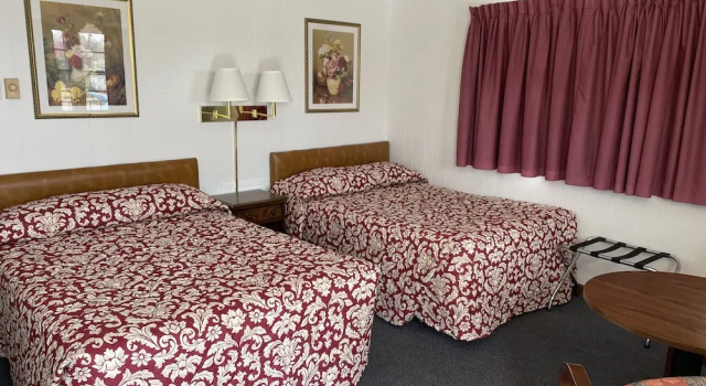 Четырёхместный номер Standard Colonial motel