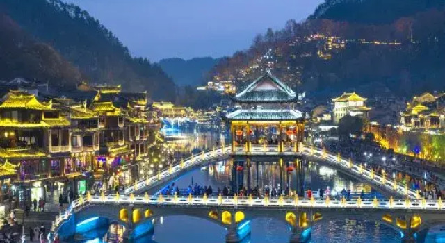Rivview  Cloud Homestay Fenghuang（180-degree view of the first-line river view）, Book Hotel Xiangxi Hunan