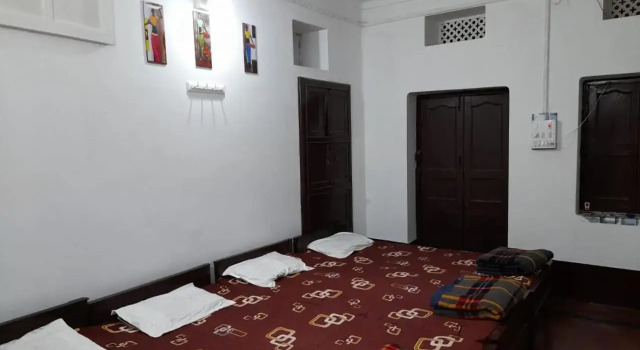 Rupak Rest house Near Temple- Call on 79031-58122 for booking, Book Hotel Billige hoteller i Deoghar