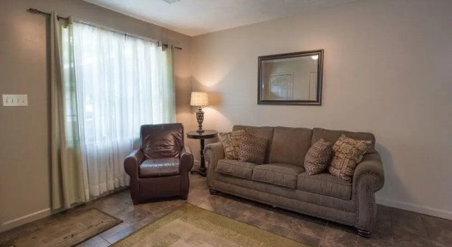River Cottage 3 Bedroom Downtown Home with Hot Tub