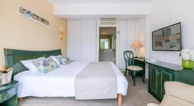 Двухместный номер Comfort Hotel La Forestière