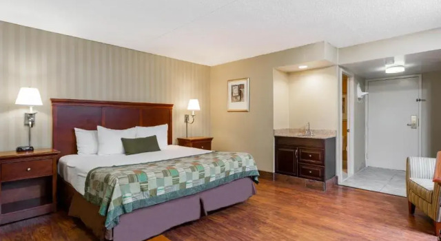 Номер Deluxe Days Inn by Wyndham Westminster