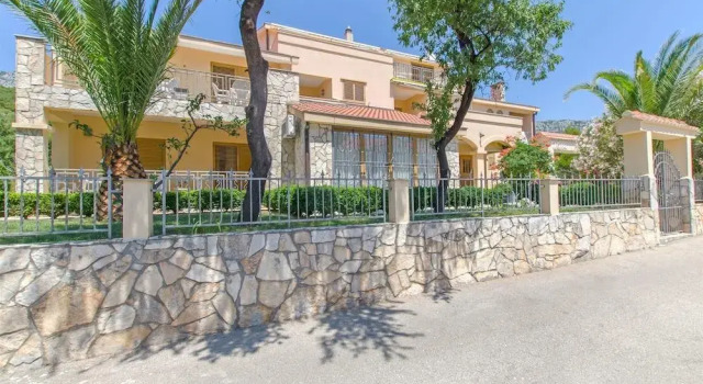 Apartments Meridiana 1, Забронировать Апартаменты/квартира Отели Станковичи с завтраком, Завтраки