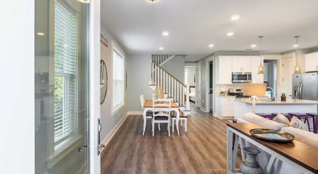 Gulf Coast Gem by Avantstay 3 Blocks to Beach & Town Plaza Community Pool