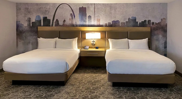 Четырёхместный номер Deluxe DoubleTree by Hilton St. Louis Airport, MO