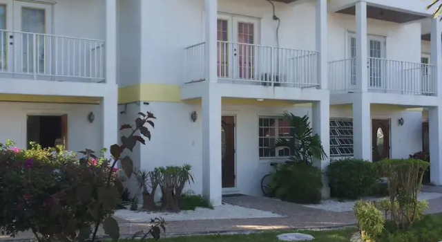 Yorkshire Place, Book Hotel Hoteller i Nassau med pool, Swimmingpool