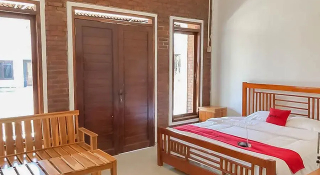 RedDoorz Resort near Darajat Garut, Book Resort Pasirwangi West Java