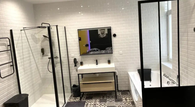 Capsule Premium Valenciennes, Varaa Hotelli Valenciennes Picardy