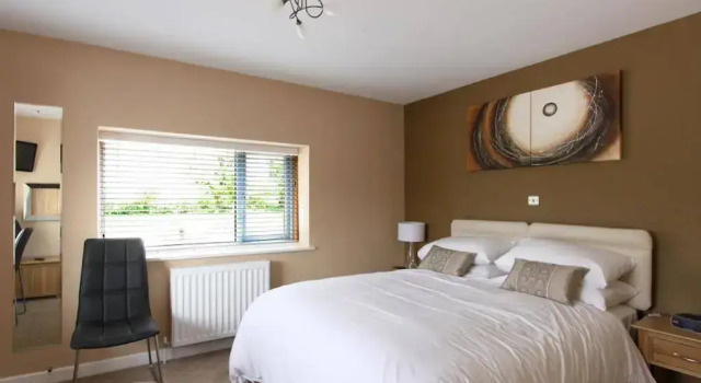 Emlyn Arms, Varaa Hotelli Llanarthney Carmarthenshire