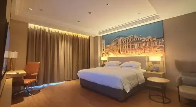 Люкс Business Vienna International Hotel (Yinzhu Metro Station, West Coast, Qingdao)