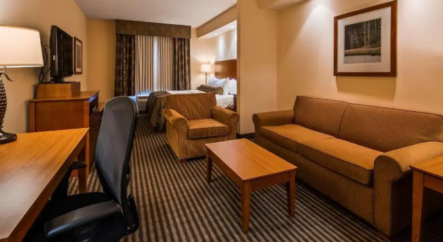 Люкс Best Western PLUS Westgate Inn and Suites