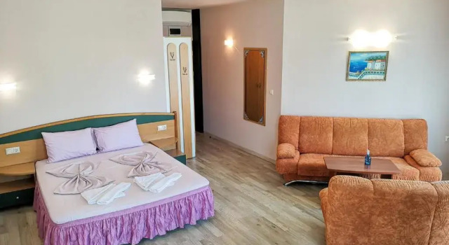 Полулюкс Empera Hotel