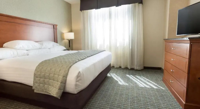 Люкс Drury Inn & Suites Burlington