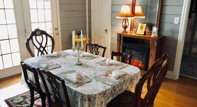 Edgewood Bed & Breakfast, Rezerwuj Hotel Hotele 3-gwiazdkowe w Edgewood, 3*