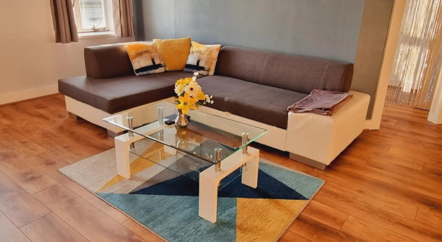 Modern and spacious Swansea centre apartment