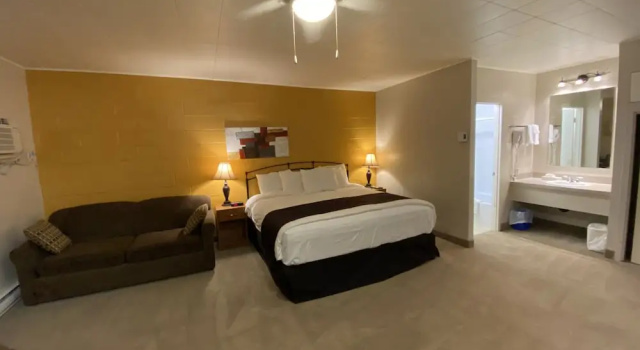 Люкс Business Dauphin Inn Express