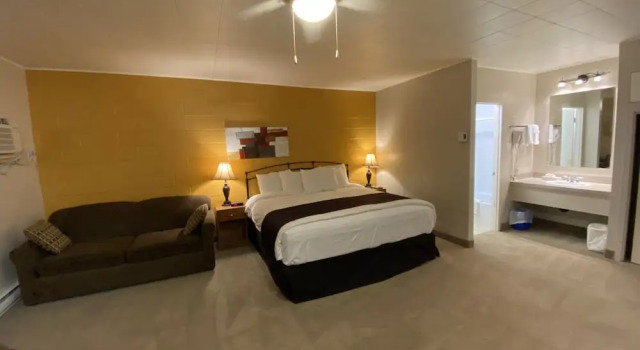 Люкс Business Dauphin Inn Express