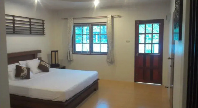 Surin House, Забронировать Вилла Отели Южного Таиланда с парковкой, Парковка
