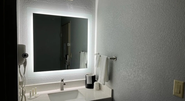 Номер Standard AmericInn by Wyndham Williamsburg