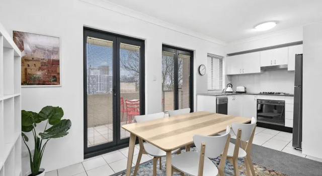 HOLT1 - Crows Nest -Holtermann Street
