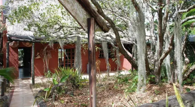 Kosi Moon Bed and Breakfast, Забронировать Отель Мангузи Maputaland