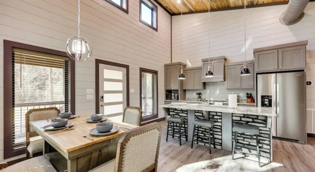 Коттедж Near New Casino: Broken Bow Cabin w/ Hot Tub