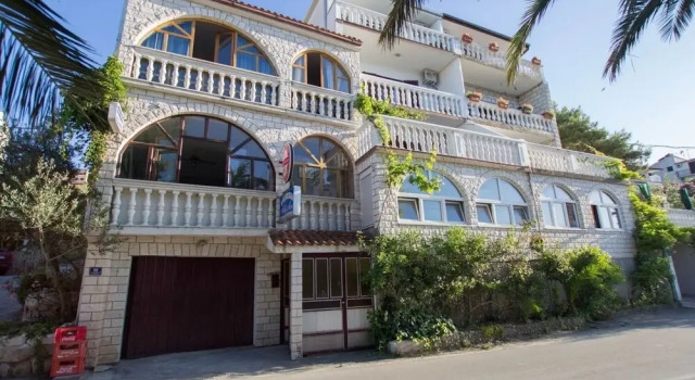 David - 20m From the Beach With Parking - A4