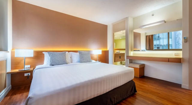 Номер Premier с 2 комнатами с балконом Bandara Silom Suites