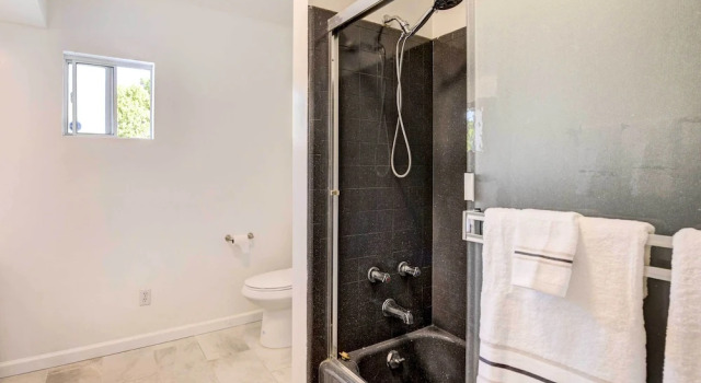 Private Pool & Spa: Stylish Palm Springs Home, Забронировать Дом для отпуска Отели Палм-Спрингса с парковкой, рядом с Palm Springs Mall Shopping Center, Парковка
