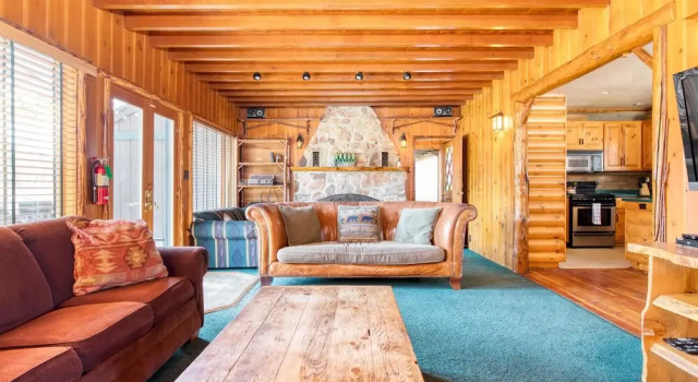 Moosehead by AvantStay Lakefront Cabin w Pool Table Bar and Lake Access, Забронировать Отель Биг-Бэр-Лейк San Bernardino Mountains, рядом с Big Bear Queen Lake Tours