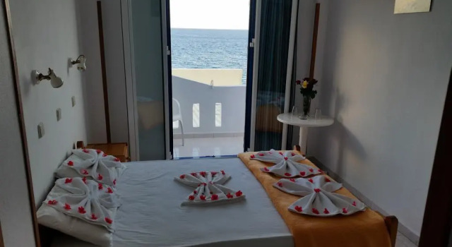 Tarra, Book Hotel Agia Roumeli West Crete