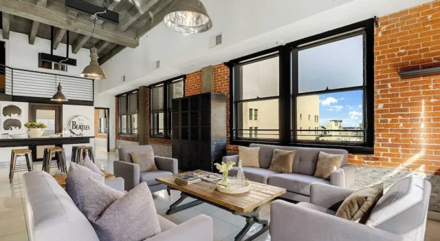 Skyline Lofts by Avantstay: a Multi-level Industrial-chic Retreat in Dtla With Rooftop Views, Soaring Ceilings & Steps to Dining, Music & Culture