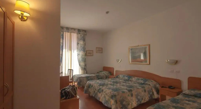Четырёхместный номер Hotel Tirreno