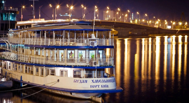 Bogdan Khmelnytskyi, Buchen Sie Hotel Podilskyj Kiew