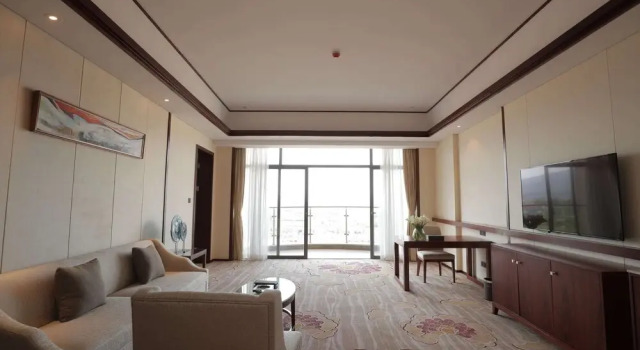 Люкс Deluxe Ramada by Wyndham Kunming YiLiang