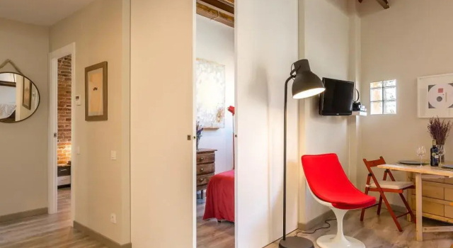 1 BR Vintage Suite with Balcony - HOA 42158