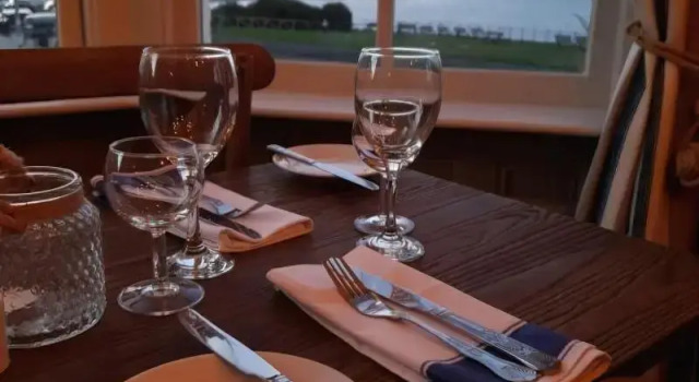 Delmont Hotel & View Restaurant, Забронировать Отель Скарборо Северный Йоркшир, рядом с Замок Скарборо