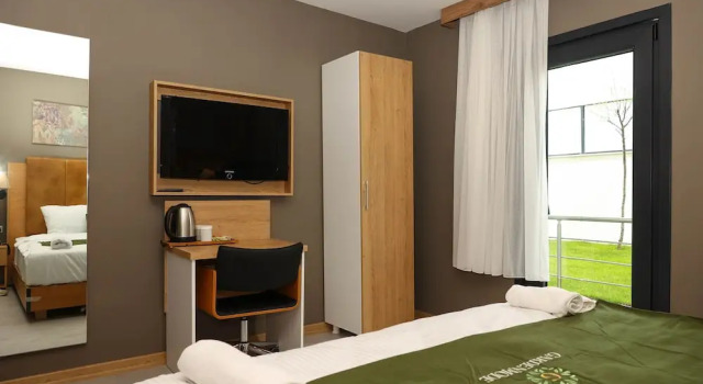 Двухместный номер Deluxe с балконом Gardenmode Airport Hotel