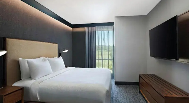 Двухместный люкс c 1 комнатой Courtyard by Marriott Austin Dripping Springs