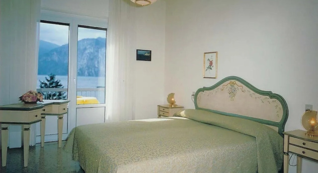 Двухместный номер Standard с балконом и с видом на озеро Hotel Villa Orizzonte