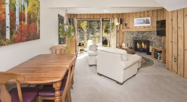 Creekside Townhome With Wood Burning Fireplace In Vail, Co 3 Bedroom Townhouse by RedAwning, Забронировать Отель Отели Вейл с парковкой, Парковка