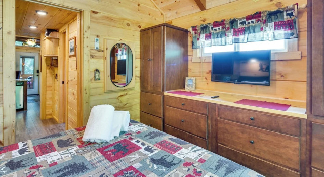 Коттедж c 1 комнатой 7 Mi to Lake Lure: Mill Spring Cabin w/ Hot Tub