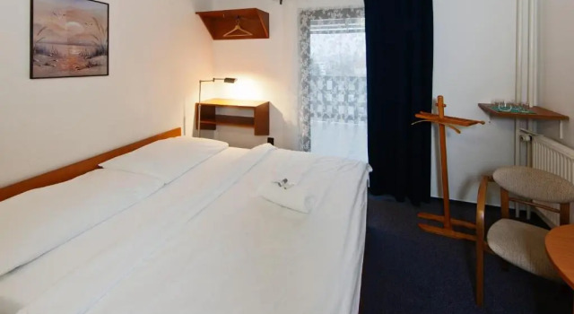 Standardowy czteroosobowy pokój i balkonem Hotel Wolf